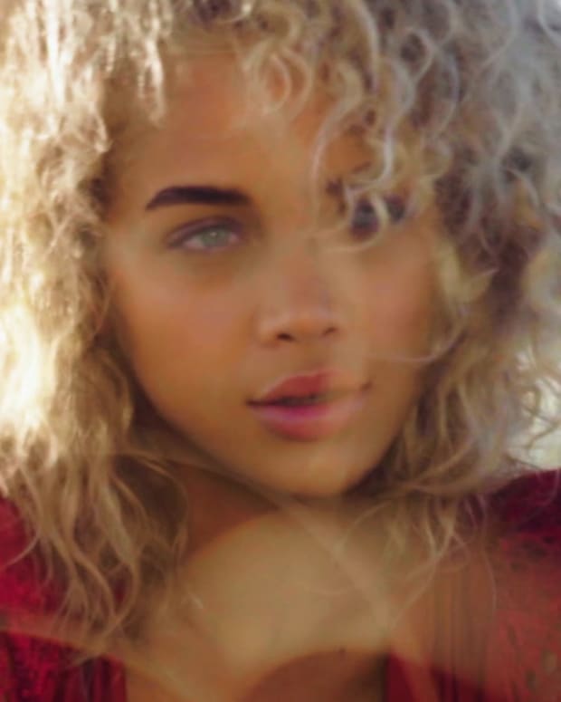 On Set With Jasmine Sanders 2021
